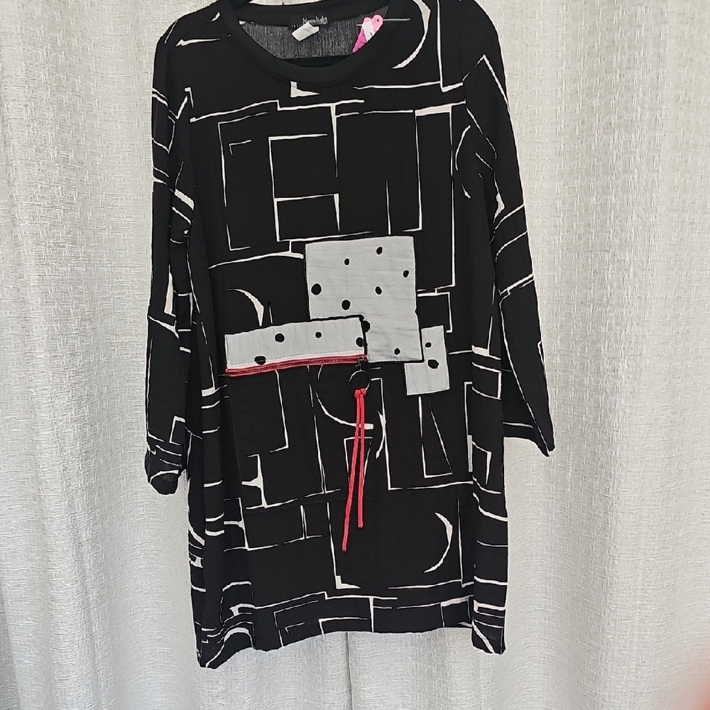 Chic Black and White Geometric Mini Dress